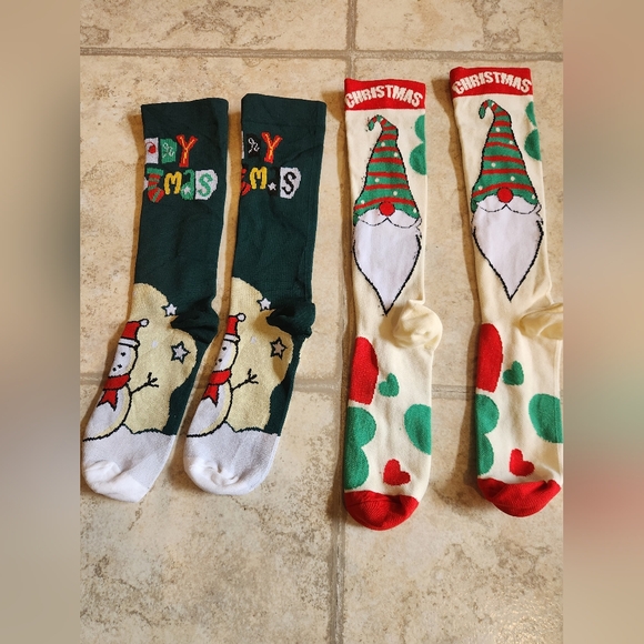 Christmas socks ~ New - Picture 2 of 3
